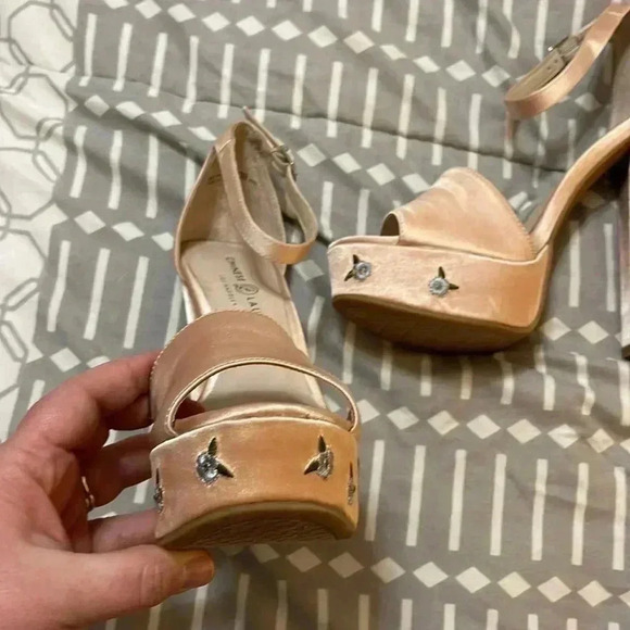 Chinese Laundry Platforms - Picture 9 of 13